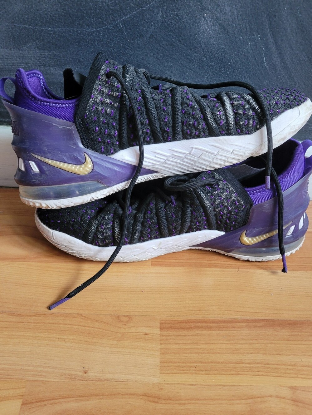 Nike LeBron 18 Low Lakers Basketball Shoes Black Purple Youth Size 6.5 Y